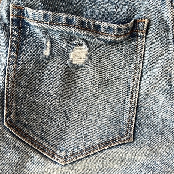 OLD NAVY High Rise Distressed Light Wash Secret Slim Pockets Jean Shorts Size 4 - Picture 6 of 8